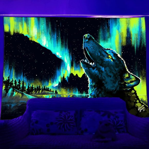 Black Light Wolf Howling Big Wall Animal Tapestry Blacklight Art Wolves Howl New - Picture 4 of 7